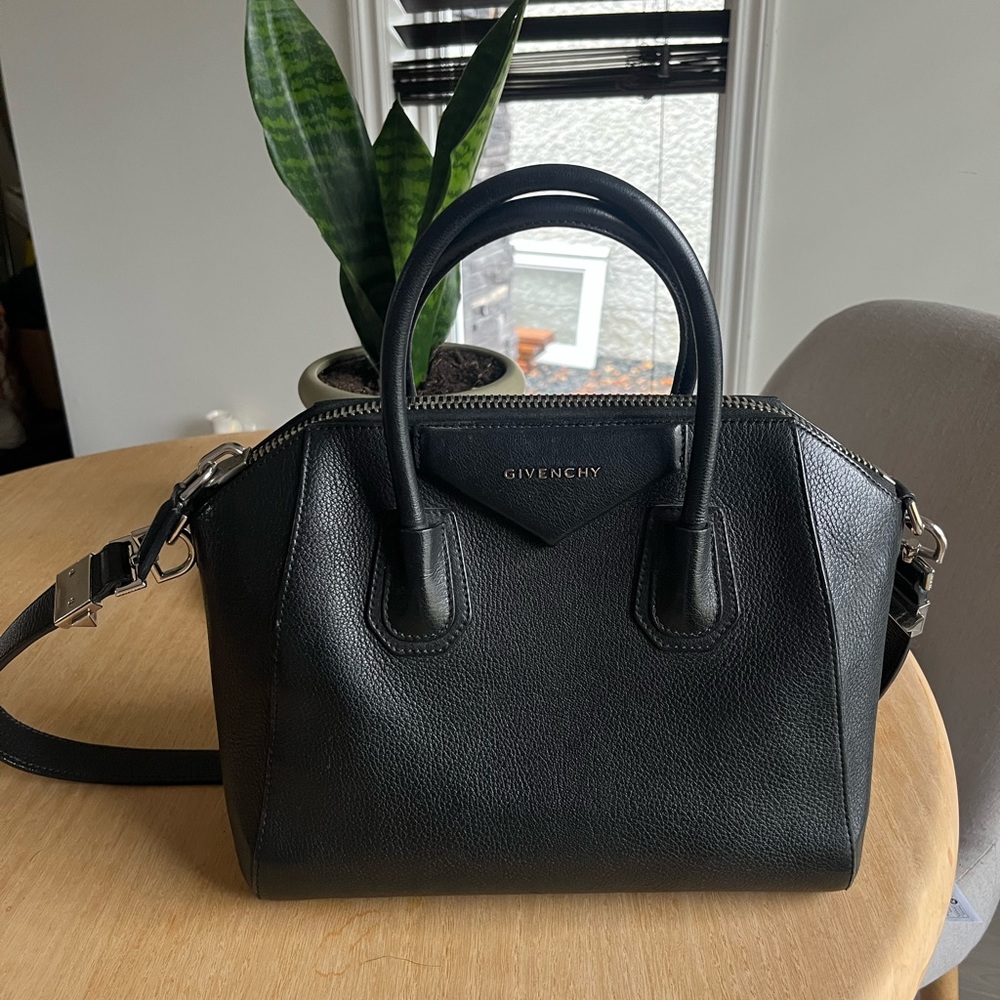 Givenchy Grained Black Small Antigona Shoulder Bag